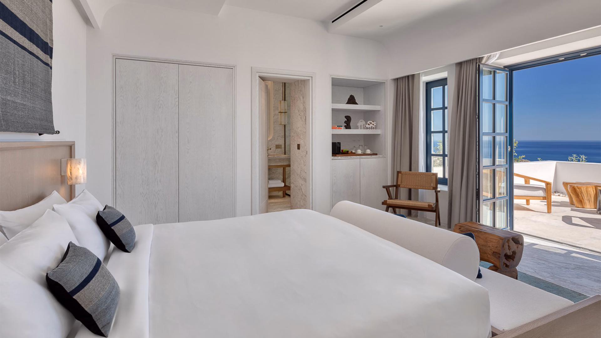 Sandblu Santorini, LXR Hotels & Resorts