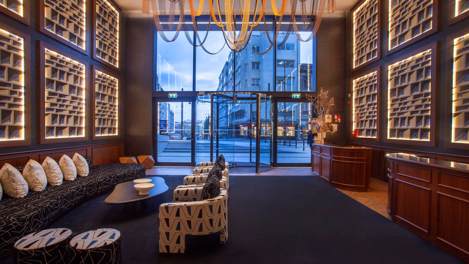 Wine & Books Porto Hotel